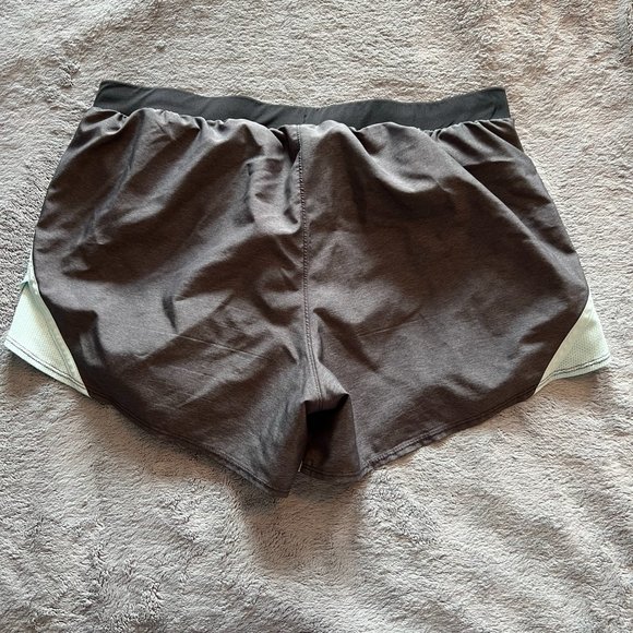 UNDERARMOR Women's UA Fly-By 2.0 Shorts - Picture 2 of 3